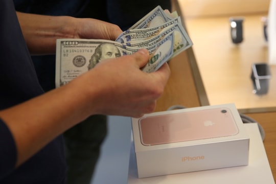 Chiếm đoạt hàng chục triệu đồng bằng chiêu lừa mua iPhone qua mạng xã hội