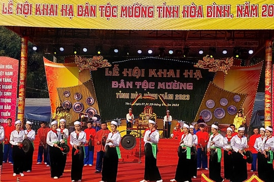Lễ hội Khai hạ, đặc sắc riêng của dân tộc Mường ở Hòa Bình