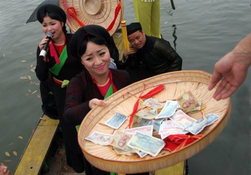 Nghiêm cấm tất cả các hình thức hát quan họ "ngửa nón nhận tiền" ở hội Lim