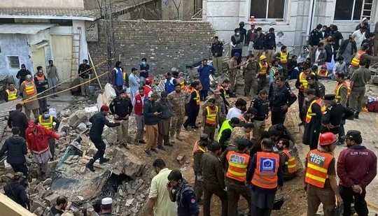 Vụ nổ đền thờ ở Pakistan: Hơn 230 người thương vong, không hi vọng người sống sót
