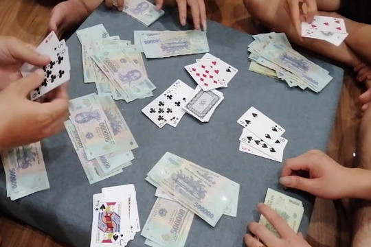 Bắt quả tang nhóm đối tượng đánh bạc tại trụ sở Chi cục Dự trữ Nhà nước huyện Hà Trung