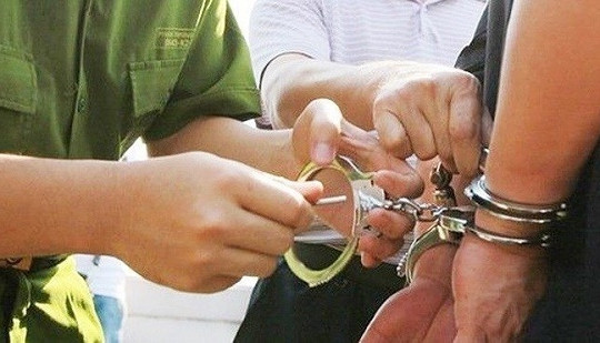 Bắt Giám đốc và cấp phó Ban quản lý dự án huyện