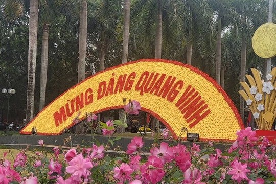Thành phố Thanh Hóa rực rỡ cờ hoa chào mừng 93 năm ngày thành lập Đảng