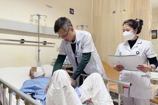 Tổn thương nặng vùng sinh dục sau cú ngã lúc làm việc