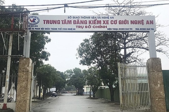 Công an khám xét Trung tâm đăng kiểm xe cơ giới ở Nghệ An
