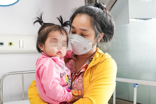 Hẹp khí quản trên nền tim bẩm sinh, bé gái 14 tháng tuổi được cứu khỏi "cửa tử"