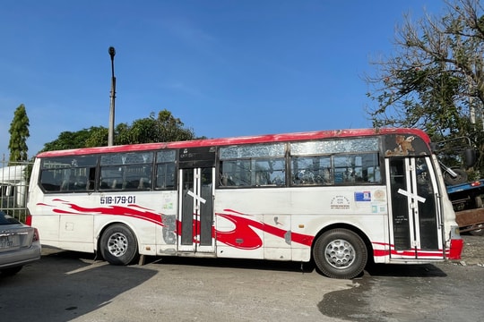 Tài xế xe khách gây tai nạn chết người rồi bỏ trốn