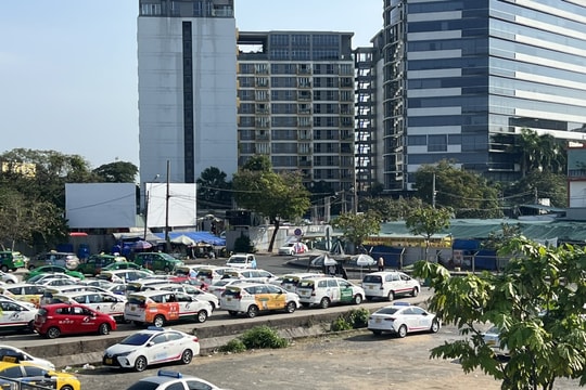 Sân bay Tân Sơn Nhất xin tiếp tục khai thác bãi đệm taxi dịp lễ 30/4, cao điểm hè