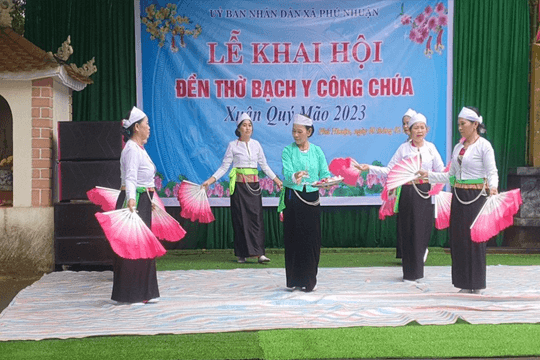 Tưng bừng lễ hội truyền thống Đền thờ Bạch Y Công Chúa
