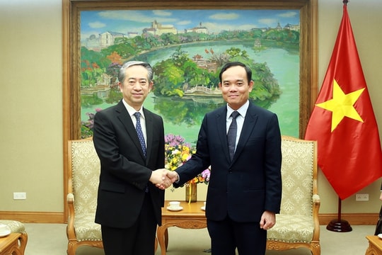Phó Thủ tướng Trần Lưu Quang tiếp Đại sứ Trung Quốc tại Việt Nam Hùng Ba