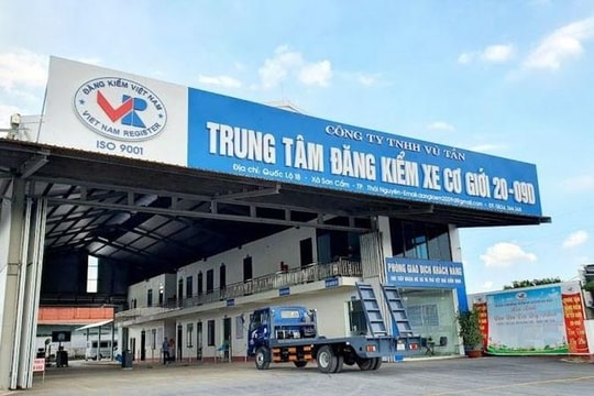 Dùng phần mềm cắt ghép ảnh, 4 người trung tâm đăng kiểm bị tạm giam