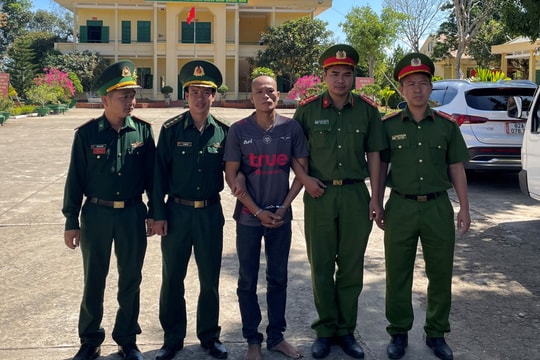 Tiếp nhận đối tượng trốn truy nã từ Công an Lào