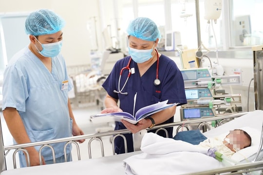 Trẻ đổ bệnh vì thời tiết nồm ẩm