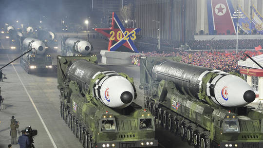Tin vắn thế giới ngày 10/2: Triều Tiên phô diễn số lượng tên lửa đạn đạo kỷ lục trong lễ duyệt binh