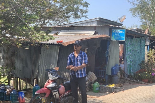 Bắt nhóm đối tượng xuất cảnh trái phép ở Long An