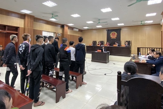 Nhóm thanh thiếu niên dùng hung khí “hỗn chiến” khiến 1 người tử vong