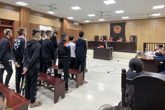 Nhóm thanh thiếu niên dùng hung khí “hỗn chiến” khiến 1 người tử vong