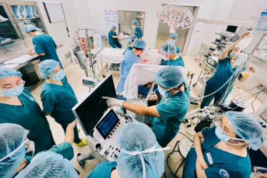 Sản phụ bất ngờ ngừng thở sau 5 phút sinh con