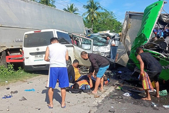 Philippines: Nhiều cảnh sát thiệt mạng trong vụ tai nạn ô tô
