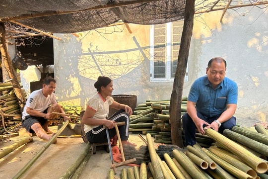 Khai phá hủ tục ở bản người Mông Ché Lầu