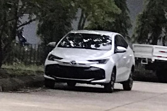 Toyota Vios 2023 tiếp tục lộ diện tại Việt Nam