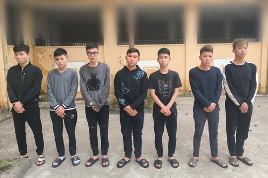 Tạm giữ nhóm thanh niên giải quyết mâu thuẫn bằng “bom xăng”