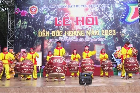 Nghệ An: Hàng nghìn người về dự khai hội Đền Đức Hoàng
