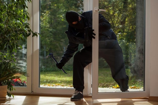 Truy tố đối tượng người nước ngoài lẻn vào nhà hàng trộm cắp tài sản