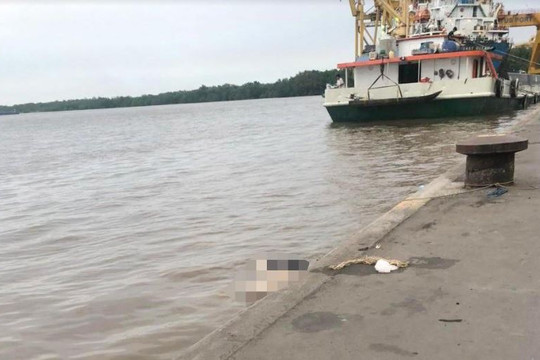Tìm thân nhân người đàn ông tử vong, nổi trên sông Sài Gòn