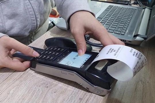 Thí điểm hóa đơn điện tử khởi tạo từ máy tính tiền tại 3 địa phương