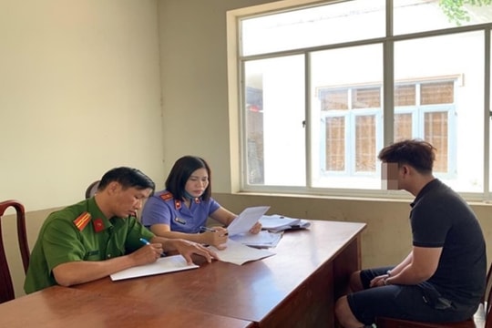 Tạm giữ đối tượng làm giả giấy tờ và con dấu của cơ quan, tổ chức