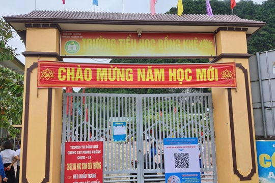 Công an điều tra nghi vấn thầy giáo "sàm sỡ" học sinh nữ trong trường