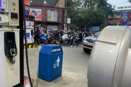 Giá xăng, dầu cùng giảm