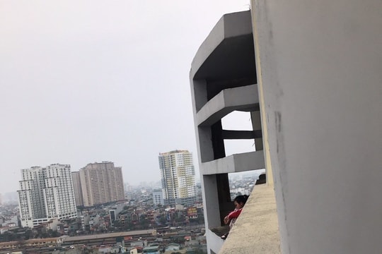Công an quận Hoàng Mai cứu hộ thành công bé gái có ý định tự tử tại toà nhà chung cư