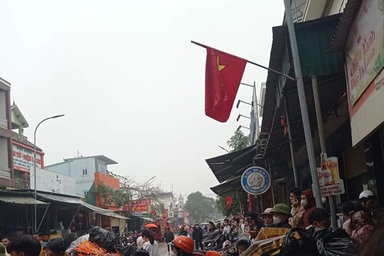 Nghệ An: Hỏa hoạn bùng phát ở ki ốt bán quần áo trong chợ