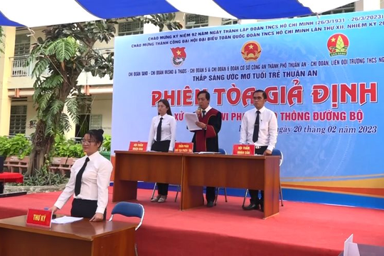 Tuyên truyền, giáo dục pháp luật cho các em học sinh qua phiên tòa giả định