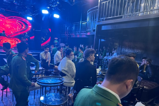 Đột kích quán bar, phát hiện 13 đối tượng dương tính với ma tuý