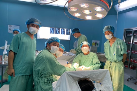 Phẫu thuật thành công cho bé gái 25 tháng tuổi bị dị tật ở chân