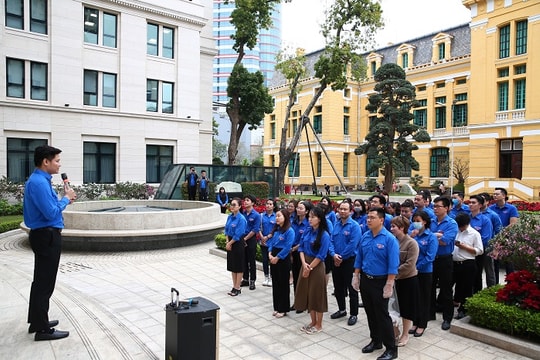 Đoàn thanh niên TANDTC ra quân bảo vệ môi trường
