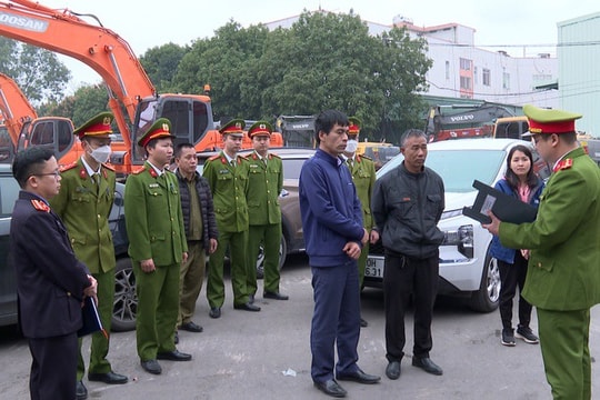 Bắt 6 người của Trung tâm Đăng kiểm xe cơ giới ở Đông Anh