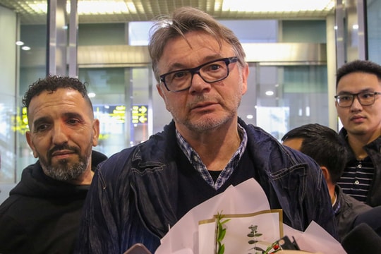 HLV Philippe Troussier chính thức có mặt ở Việt Nam