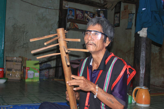Nghệ nhân A Níu đa tài, trăn trở về việc gìn giữ văn hóa truyền thống dân tộc