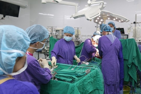 Trắng đêm ghép tạng xuyên Việt