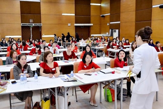 Góc nhìn về tình yêu áo dài của NTK Thoa Trần