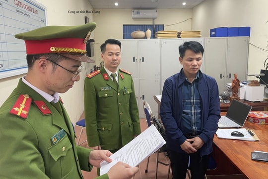 Bắt giam Trạm trưởng kiểm lâm và Phó Chủ tịch xã về tội giả mạo trong công tác