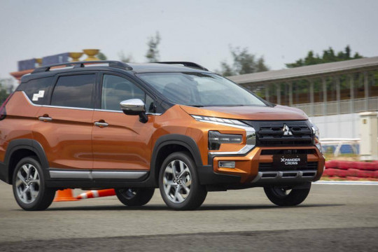 Mitsubishi Xpander Cross 2023 ra mắt khách Việt