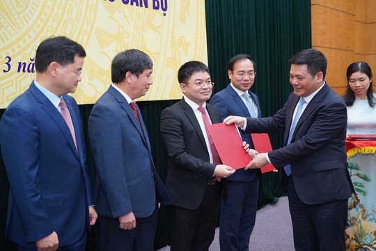 Bộ Công Thương trao quyết định điều động, bổ nhiệm cán bộ