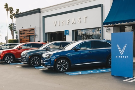 VinFast chính thức bàn giao xe cho khách hàng Mỹ