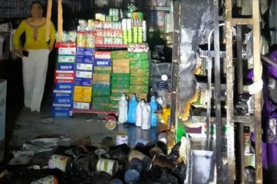 Cửa hàng bị ném "bom xăng", một phụ nữ bỏng nặng
