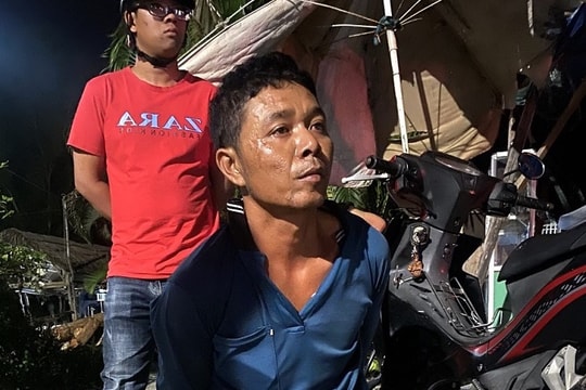 Dùng gạch ném cán bộ công an gây thương tích